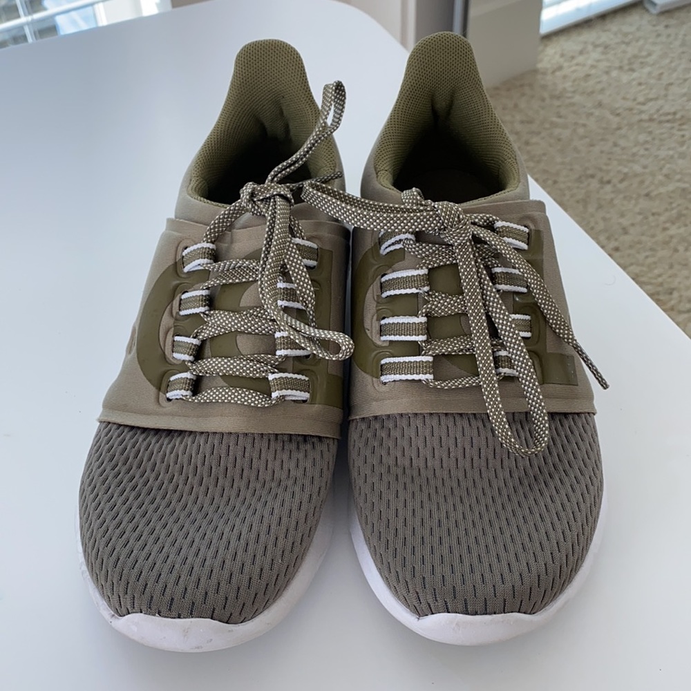 Woman’s ASICS Shoes - Picture 2 of 7